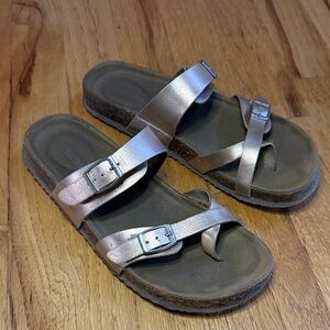 STEVE MADDEN Rose Gold Metallic Strappy Sandals, Youth Size 4